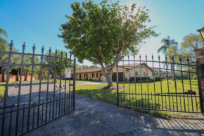 Lake O Woods Lake Front Gated Private Pool Home, Just 5 miles to the Beach home